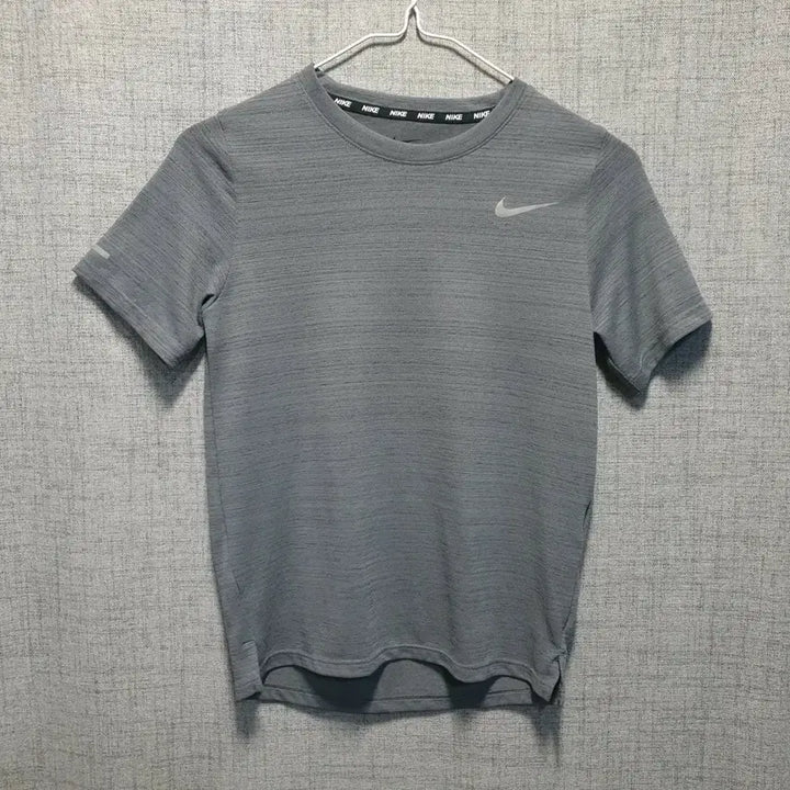 [SOLD OUT] 나이키 스우시 드라이핏 리플렉티브 프린팅 반팔 티셔츠 s