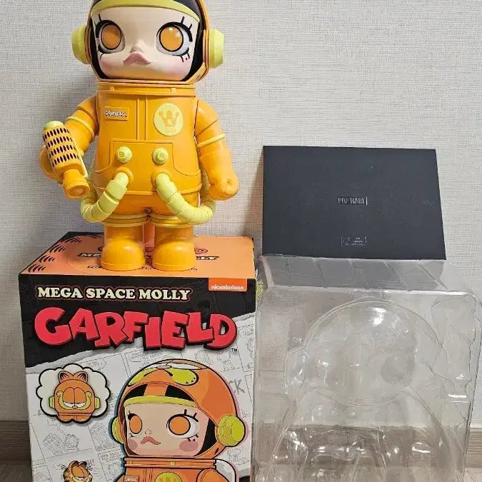 [SOLD OUT] 팝마트 메가 스페이스 몰리 가필드 400% 피규어