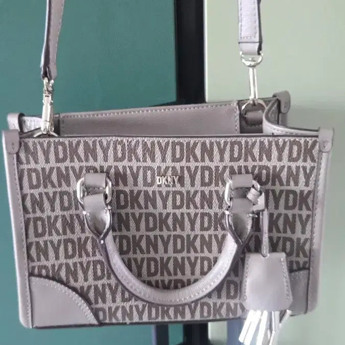 [SOLD OUT] DKNY 미니 크로스백/새상품 베이지