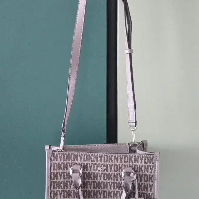 [SOLD OUT] DKNY 미니 크로스백/새상품 베이지