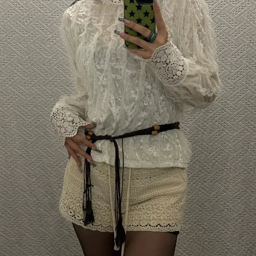 [SOLD OUT] 러블리 레이스코어 프릴 펀칭 긴팔 시어 블라우스 K0370