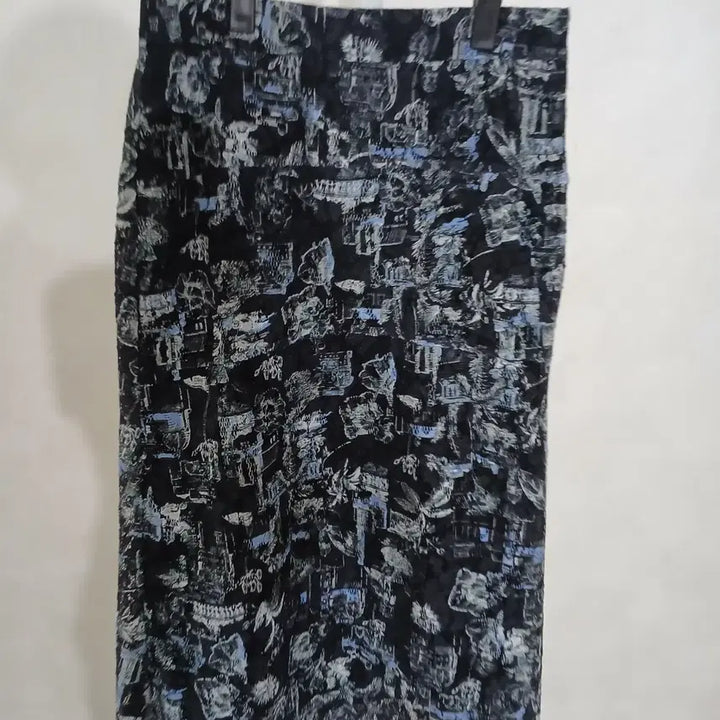 [SOLD OUT] 래트 레이스 롱 스커트