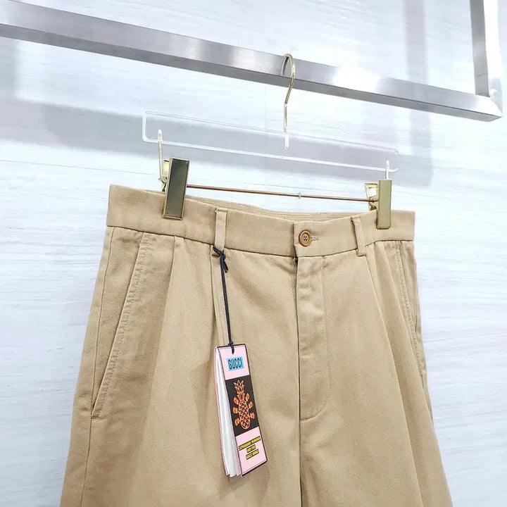 [SOLD OUT] 46 / 구찌 파인애플 로고 패치 베이지 반바지 671828