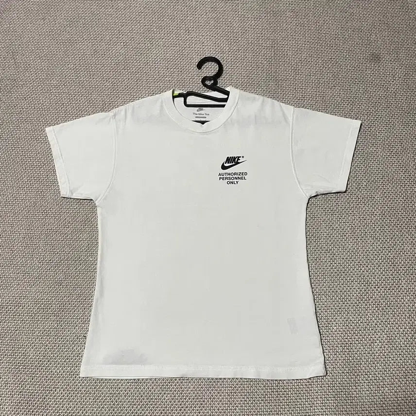 [SOLD OUT] L 나이키 라운드 반팔티 B.8426
