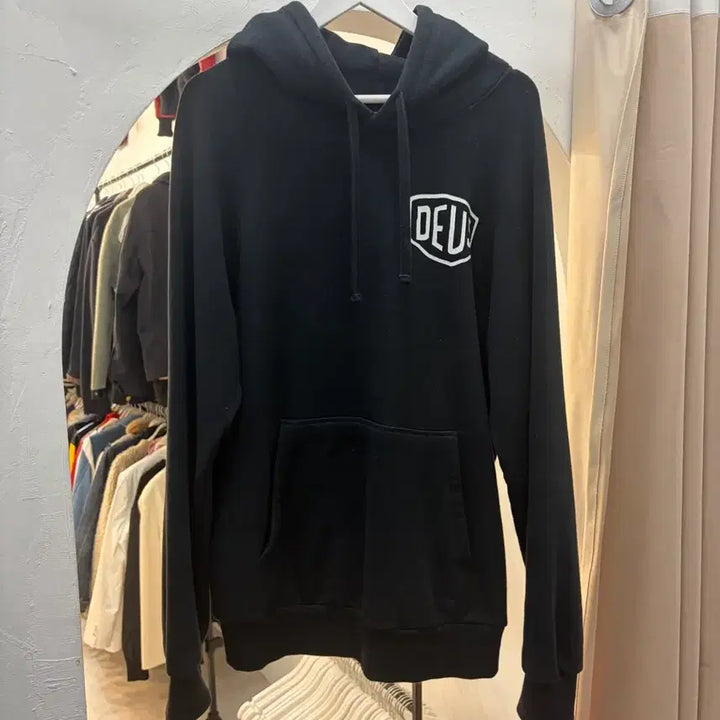 [SOLD OUT] 데우스 도쿄 빅로고 후드티