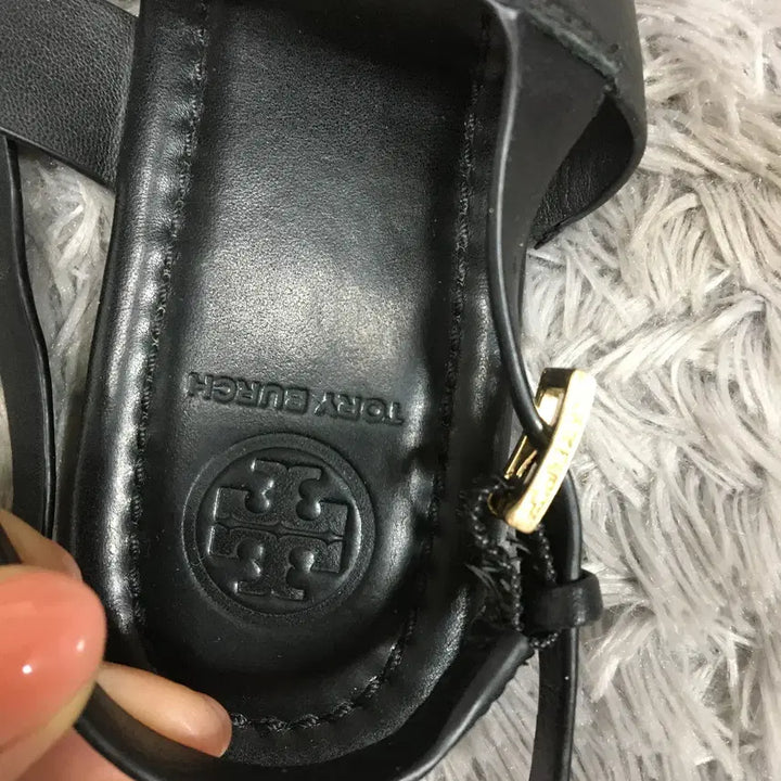 [SOLD OUT] 토리버치 가죽 쪼리 샌들