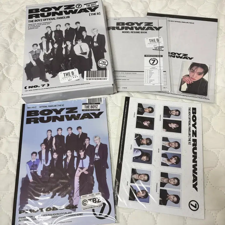 [BUNJANG] The Boyz Runway Photobook Set Photocard Poster / 새상품 더보이즈