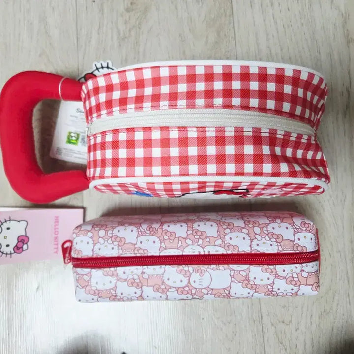 [SOLD OUT] 헬로키티 체크 파우치 2종