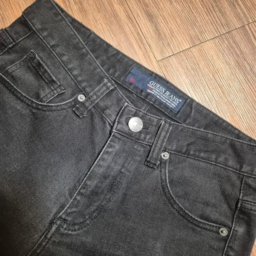 [SOLD OUT] (29~30) 게스 블랙워싱 데님 반바지