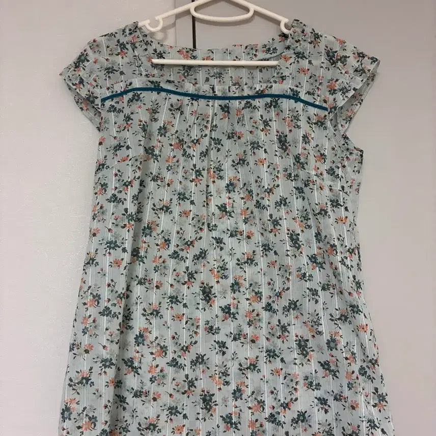 [BUNJANG] Japanese Vintage Blue Floral Short Sleeve Blouse / 일본빈티지 푸른잔꽃 블라우스