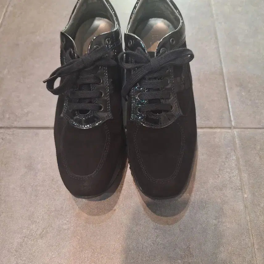 [BUNJANG] Hogan Low Profile Casual Leather Sneakers / 호간 로우 프로파일 캐주얼 가죽 스니꺼즈