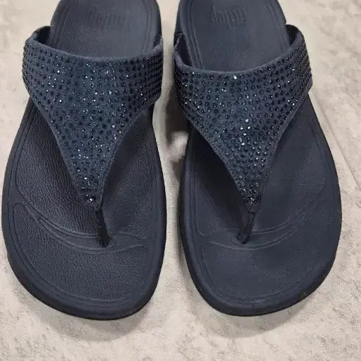 [BUNJANG] Fitflop Flip-Flop Sandals Navy Studded / 핏플랍 쪼리 샌들 네이비색 스터드 장식
