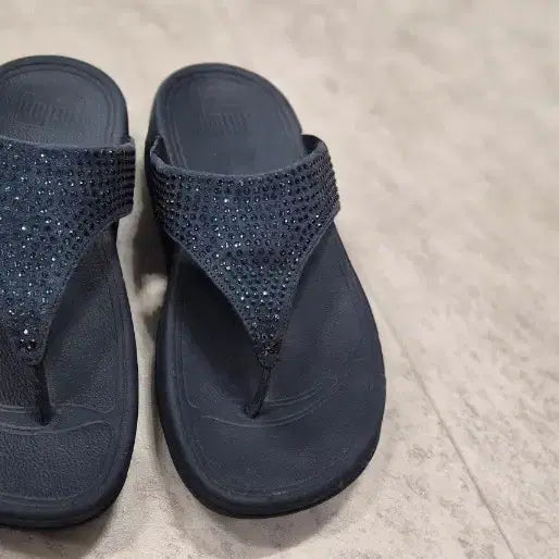 [BUNJANG] Fitflop Flip-Flop Sandals Navy Studded / 핏플랍 쪼리 샌들 네이비색 스터드 장식