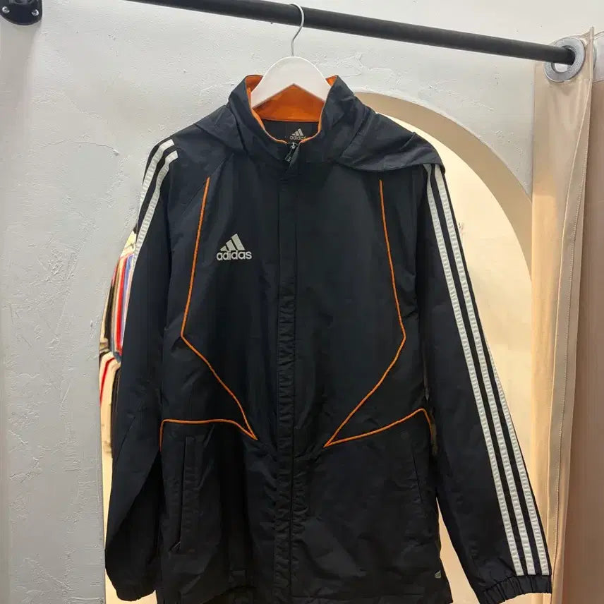 [BUNJANG] Adidas Small Logo Windbreaker / 아디다스 스몰로고 바람막이
