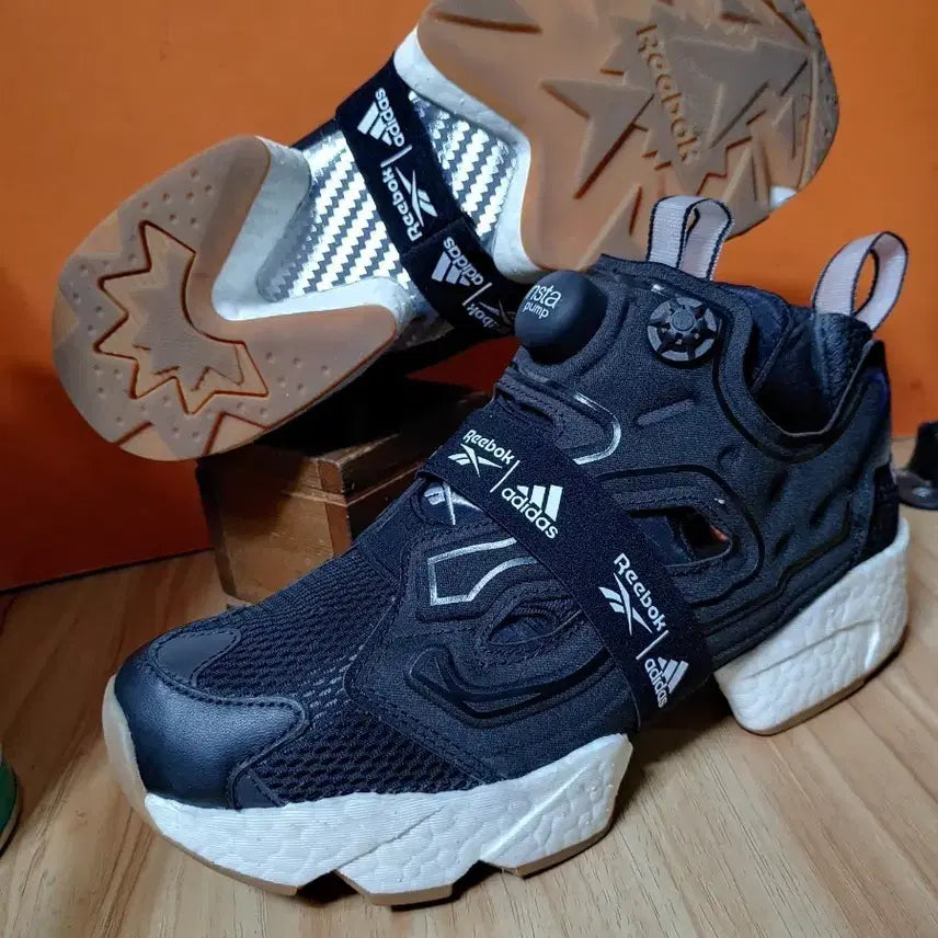 [BUNJANG] Adidas x Reebok Instapump Fury Boost Pantone (240mm) / (미사용)아디다스 X리복 인스타펌프 퓨리 부스트 팬톤(표기240추천235