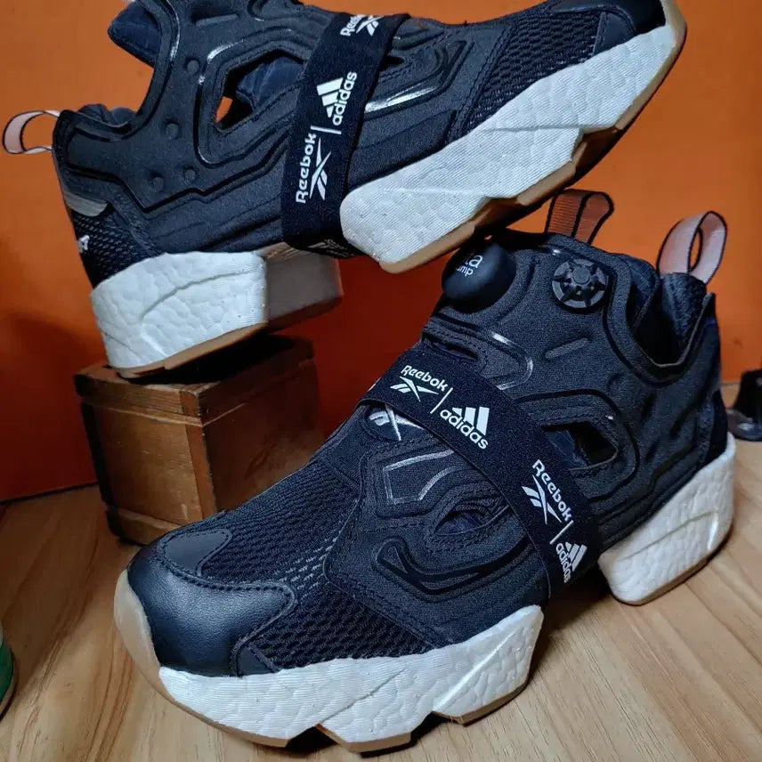 [BUNJANG] Adidas x Reebok Instapump Fury Boost Pantone (240mm) / (미사용)아디다스 X리복 인스타펌프 퓨리 부스트 팬톤(표기240추천235
