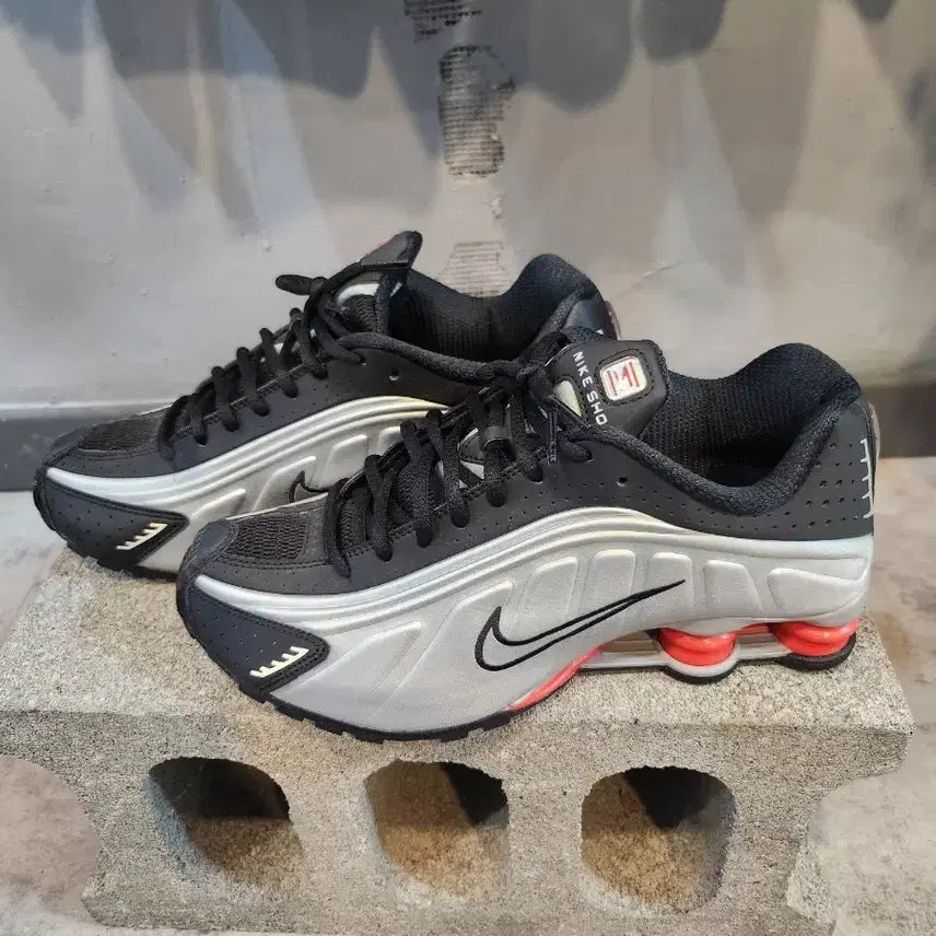 [BUNJANG] Nike Shox R4 Silver/Black Sneakers (270) / 나이키샥스r4 실버블랙(270)