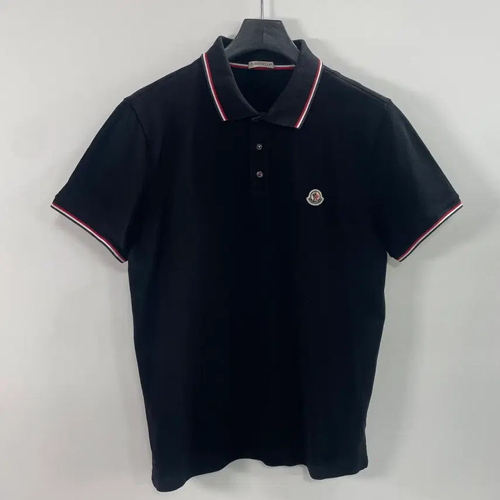 [BUNJANG] Moncler Appliqué Black Short Sleeve Polo Shirt / 몽클레어 와펜 블랙 반팔 카라티 (on.932)
