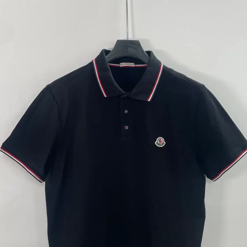 [BUNJANG] Moncler Appliqué Black Short Sleeve Polo Shirt / 몽클레어 와펜 블랙 반팔 카라티 (on.932)