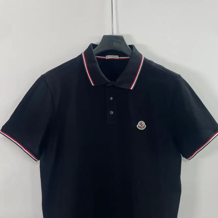 [BUNJANG] Moncler Appliqué Black Short Sleeve Polo Shirt / 몽클레어 와펜 블랙 반팔 카라티 (on.932)