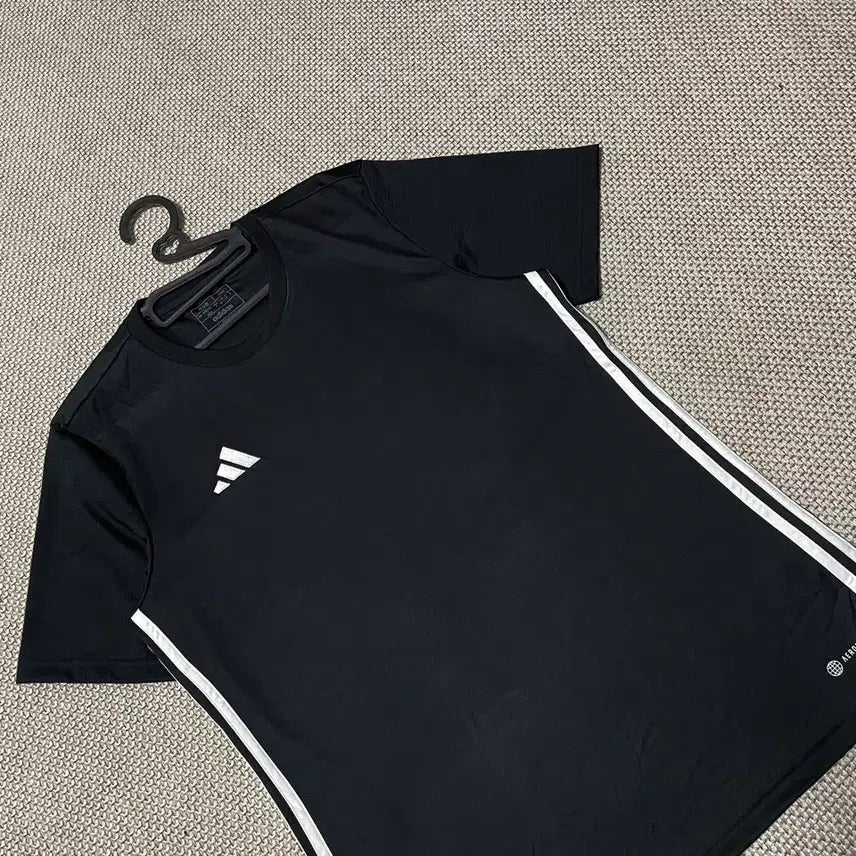 [BUNJANG] Adidas Functional Half-Sleeve T-Shirt Size L (100) / L 아디다스 기능성 반팔티 B.8257