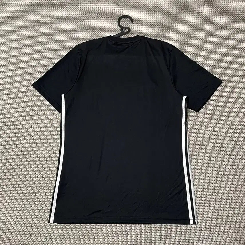 [BUNJANG] Adidas Functional Half-Sleeve T-Shirt Size L (100) / L 아디다스 기능성 반팔티 B.8257