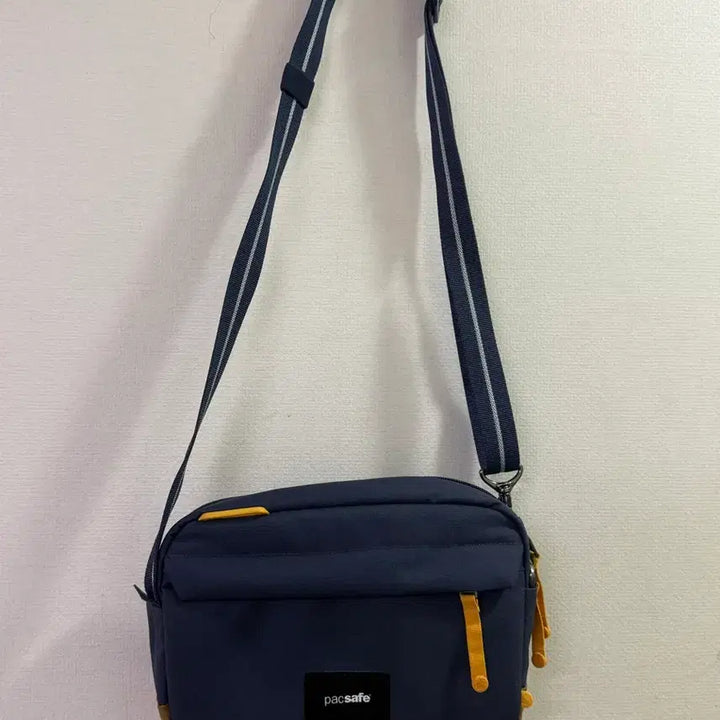 [BUNJANG] Pacsafe Anti-Theft Crossbody Bag Navy / 팩세이프 도난방지 크로스백 네이비
