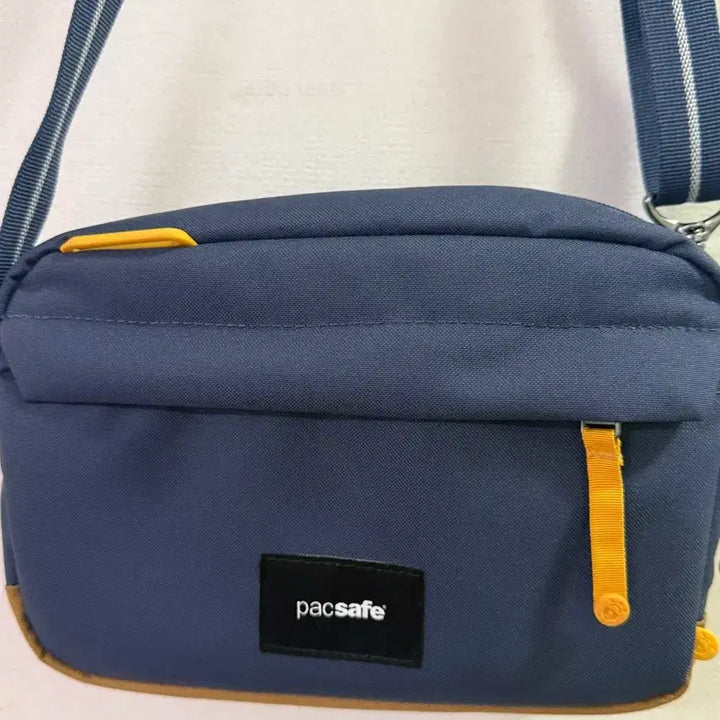 [BUNJANG] Pacsafe Anti-Theft Crossbody Bag Navy / 팩세이프 도난방지 크로스백 네이비