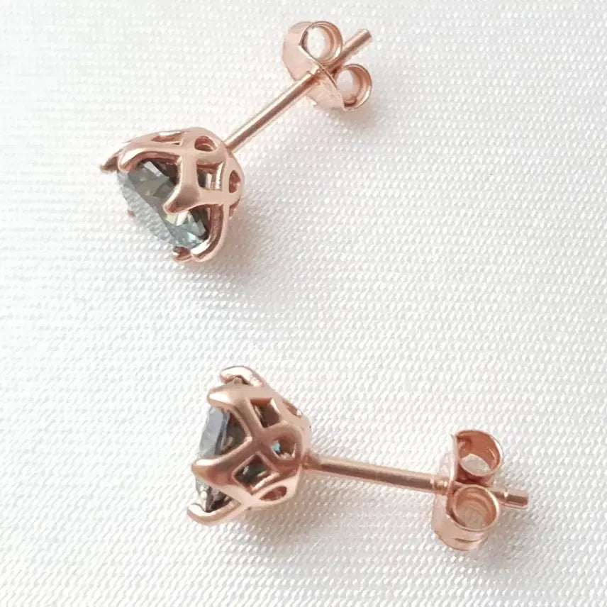 [BUNJANG] Deep Green Moissanite 2ct Rose Gold Stud Earrings / [새상품]딥그린 모이사나이트 1X2 총 2캐럿 로즈골드 귀걸이