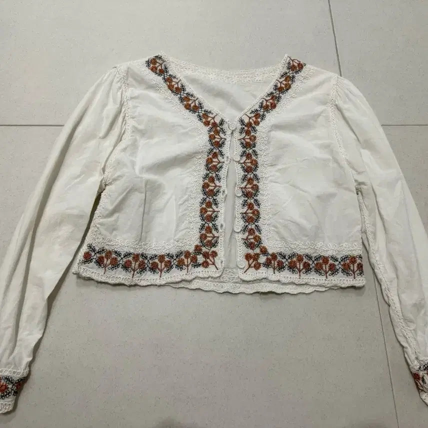 [BUNJANG] Rosebay Vintage Embroidered Bolero Blouse Cardigan (2 Styles) / 로즈베이 빈티지 자수 볼레로 블라우스 가디건 2종류