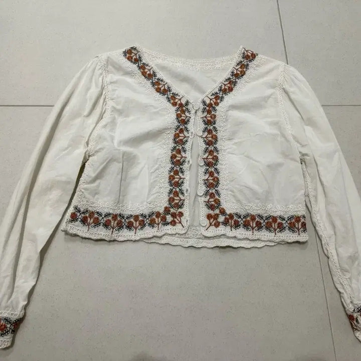 [BUNJANG] Rosebay Vintage Embroidered Bolero Blouse Cardigan (2 Styles) / 로즈베이 빈티지 자수 볼레로 블라우스 가디건 2종류