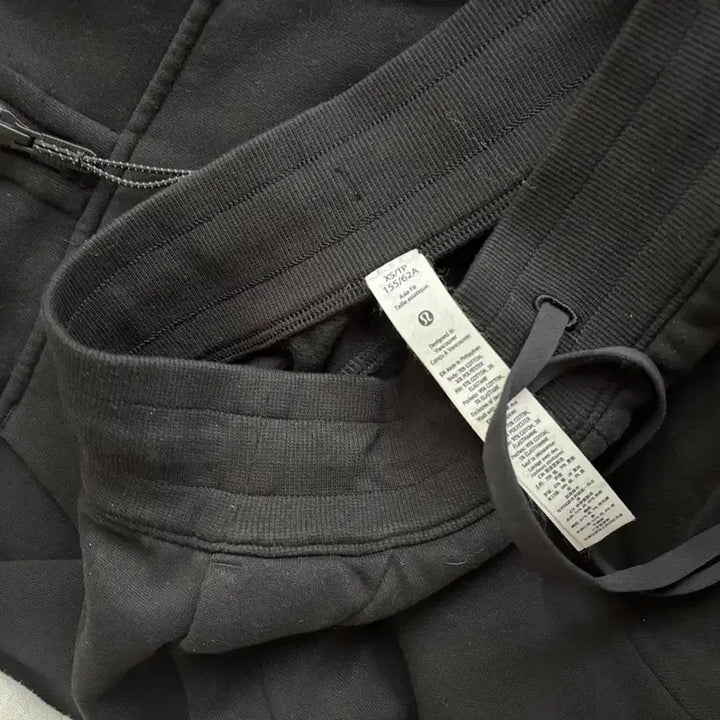 [BUNJANG] Lululemon Scuba Oversized Funnel Half Zip &amp; Pants Set / 룰루레몬 스쿠바 오버사이즈드 퍼넬 하프 + 바지 세트