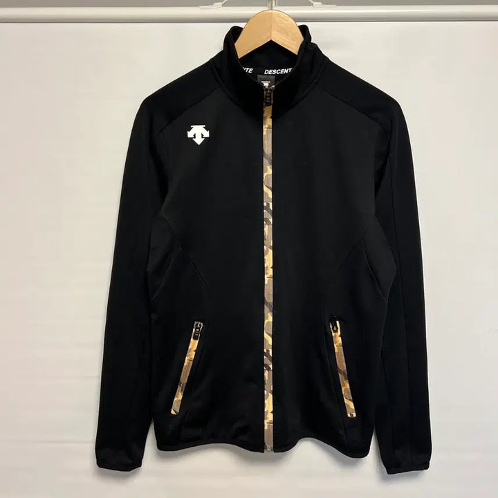 [BUNJANG] Descente Training Black Camo Military Zip-Up Jacket Jersey (Size 100) / [정품/100] 데상트 트레이닝 블랙 카모 밀리터리 집업 자켓 져지