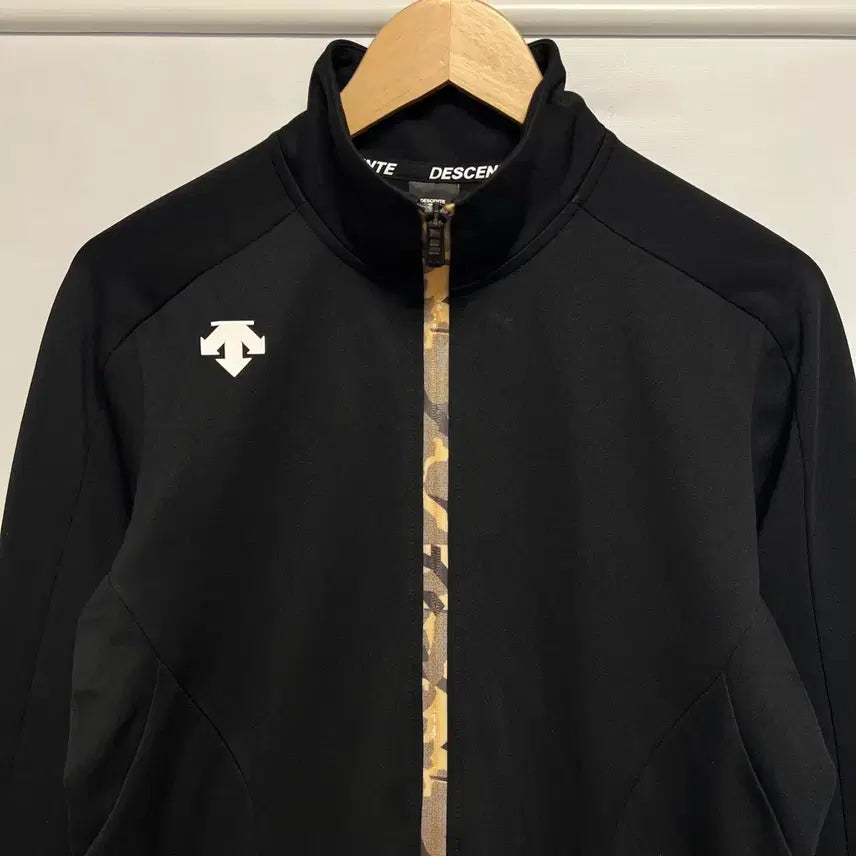 [BUNJANG] Descente Training Black Camo Military Zip-Up Jacket Jersey (Size 100) / [정품/100] 데상트 트레이닝 블랙 카모 밀리터리 집업 자켓 져지