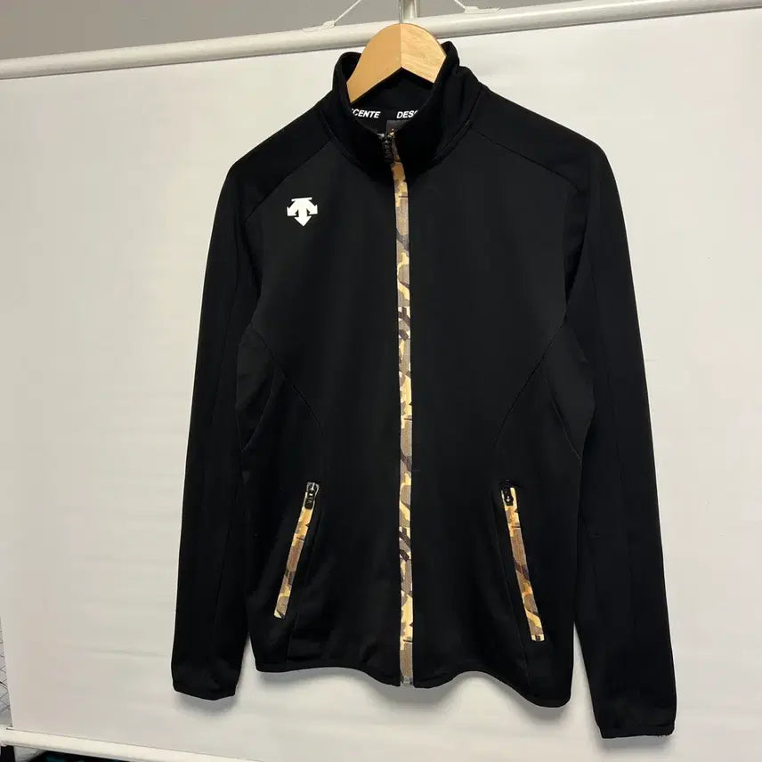 [BUNJANG] Descente Training Black Camo Military Zip-Up Jacket Jersey (Size 100) / [정품/100] 데상트 트레이닝 블랙 카모 밀리터리 집업 자켓 져지