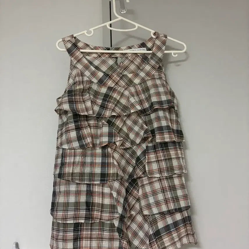 [BUNJANG] Camellia Vintage Ruffle Sleeveless Top / 카메 캉캉 슬리브리스