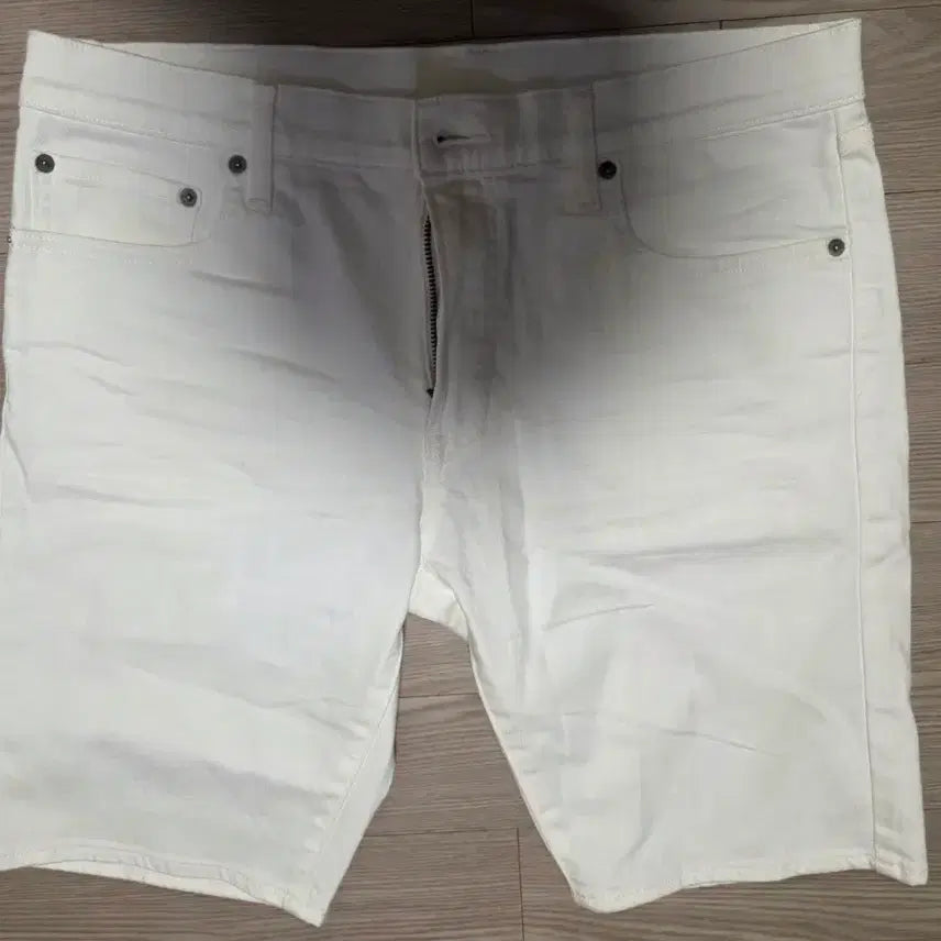 [BUNJANG] Uniqlo White Denim Shorts / 유니클로 화이트 데님 반바지