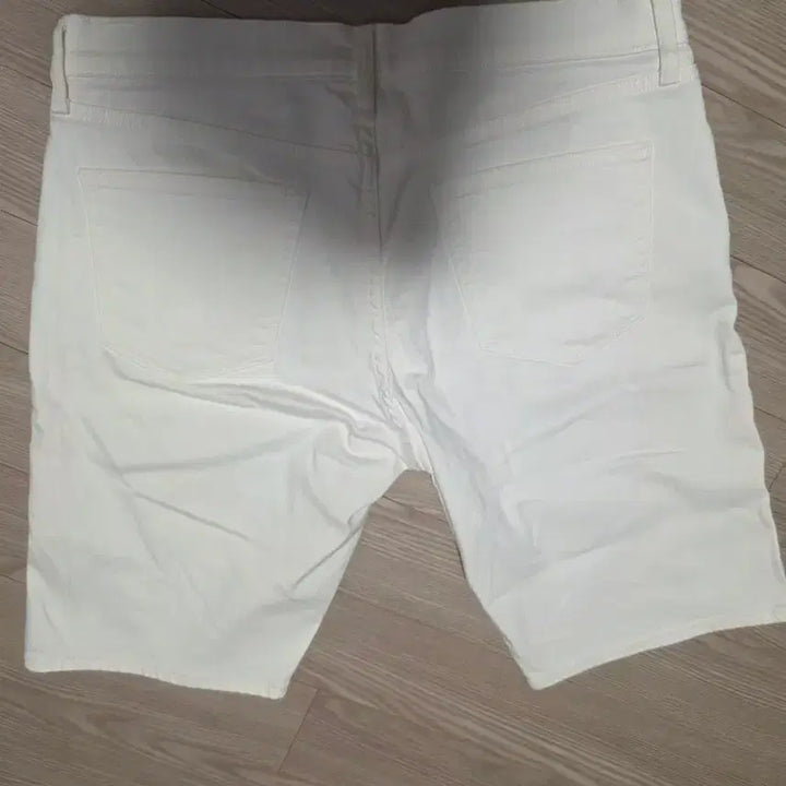 [BUNJANG] Uniqlo White Denim Shorts / 유니클로 화이트 데님 반바지