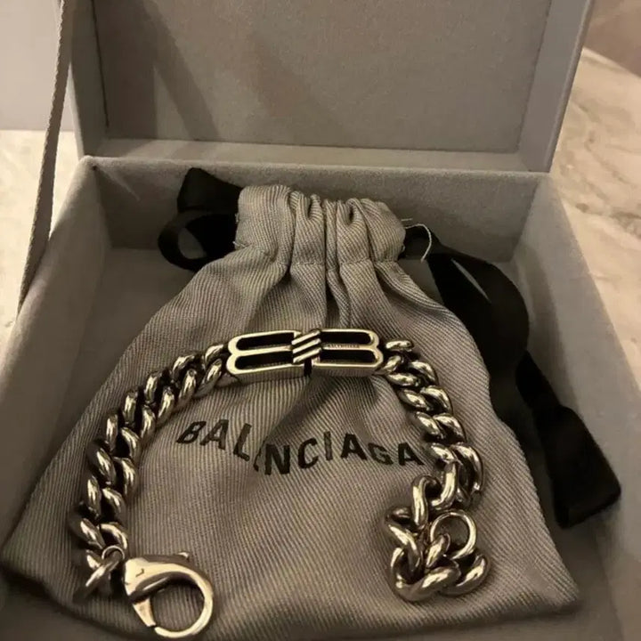 [BUNJANG] Balenciaga BB Icon Logo Chain Bracelet Silver / 발렌시아가 BB icon Logo 체인 팔찌