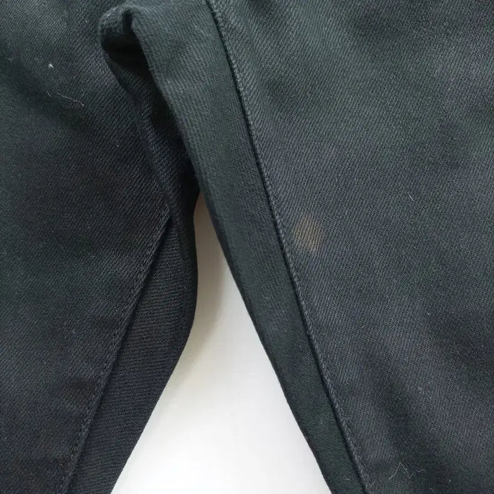 [BUNJANG] Uniqlo Black Denim Straight Fit Casual Pants Size 36 / 유니클로 청바지 사이즈36 흑청 캐주얼 일자 남자 데님팬츠 B0970