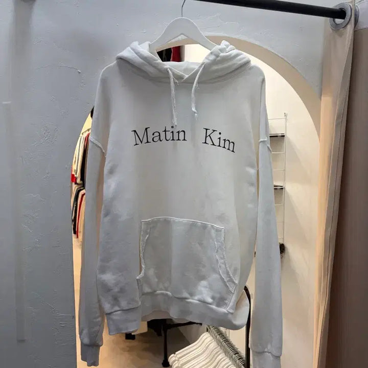 [BUNJANG] Matinkim White Big Logo Hoodie / 마뗑킴 화이트 빅로고 후드티