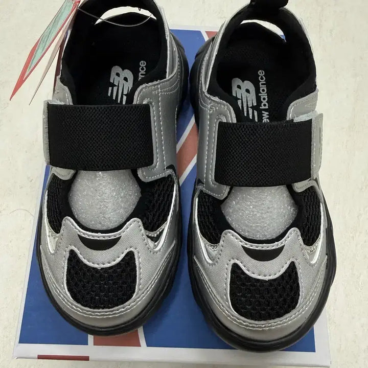 [BUNJANG] New Balance Kids Freedle Sandals Silver Size 170 / 키즈 뉴발란스 프리들 170 실버 팝니다