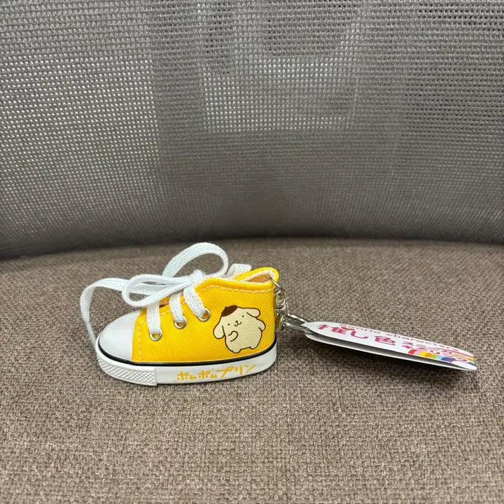 [BUNJANG] Pompompurin 30th Anniversary Sneakers Keychain / 새상품) 일본 폼폼푸린30주년 팝업 스니커즈키링