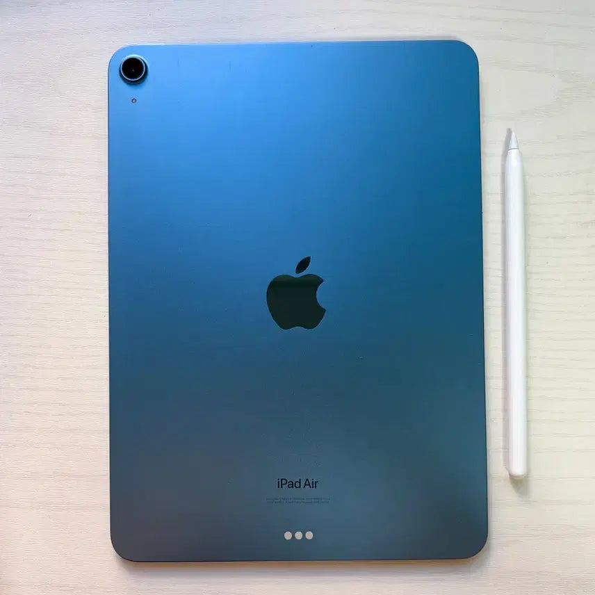 [BUNJANG] Apple iPad Air 5th Gen 64GB Blue + Apple Pencil 2nd Gen / 애플 아이패드 에어 5세대 64G 블루 + 애플펜슬 2세대