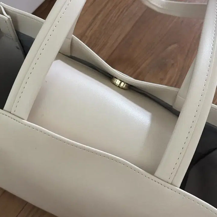 [BUNJANG] Ivory Leather Shoulder Bag / 아이보리 가죽 숄더백