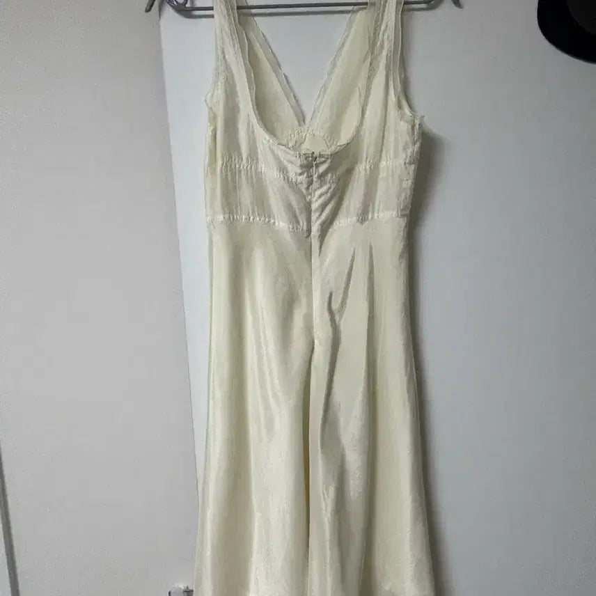 [BUNJANG] Parbang Deep V-Neck Dress Ivory M / 파르벵 딥 브이넥 드레스 아이보리 M