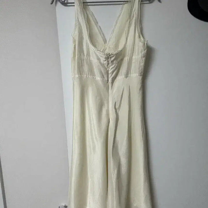 [BUNJANG] Parbang Deep V-Neck Dress Ivory M / 파르벵 딥 브이넥 드레스 아이보리 M