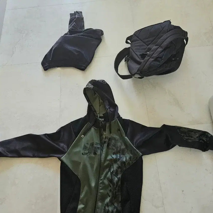 [BUNJANG] UFC Authentic Fight Week Hooded Full-Zip Jacket Khaki L / ufc 후드짐업 카키 L사이즈