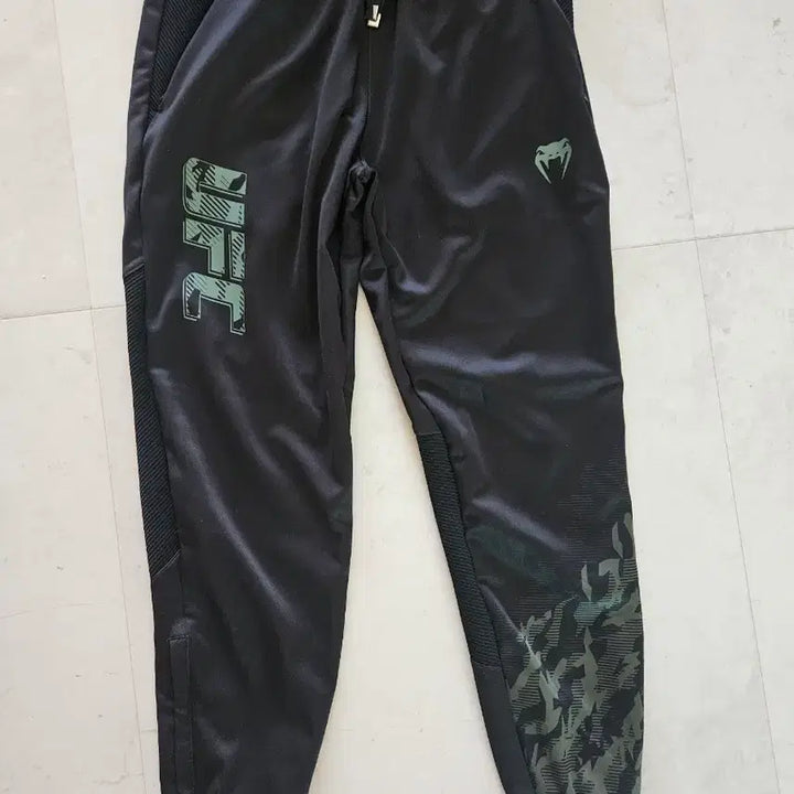 [BUNJANG] UFC Authentic Fight Week Hooded Full-Zip Jacket Khaki L / ufc 후드짐업 카키 L사이즈