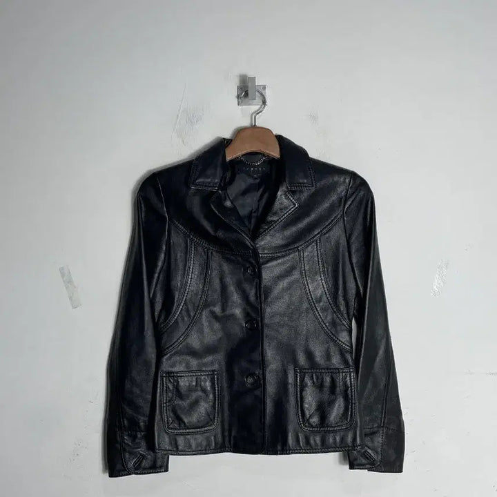[SOLD OUT] TOMBOY 레더 블레이저